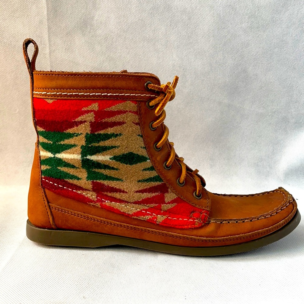 Anthropologie 2568 Mukluk Blanket Ankle Boots Sz 9
